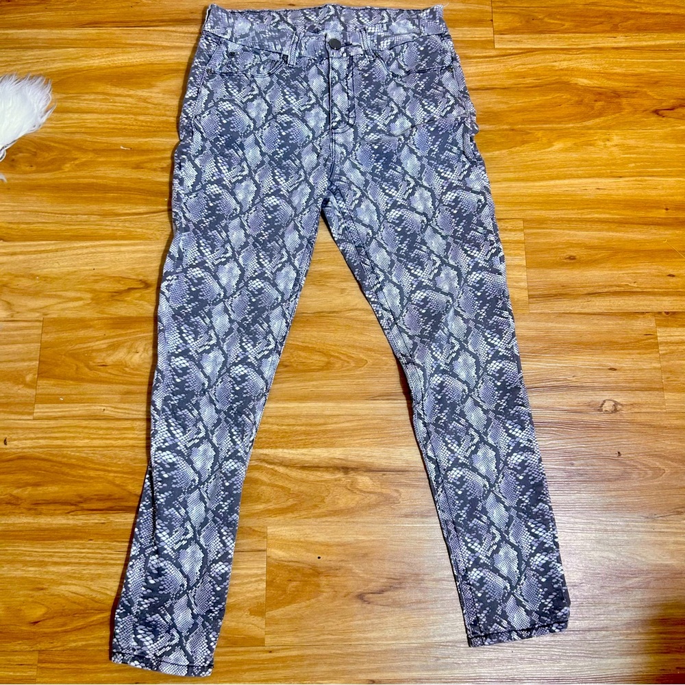 Animal print stretch Seven jeans in a size 12